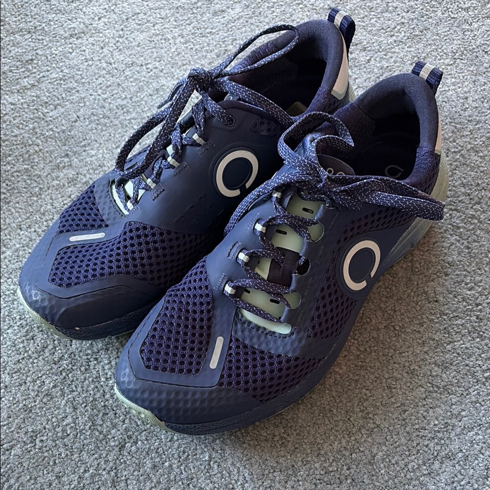 Skora Pulse shoes